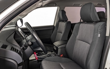 Toyota Land Cruiser Prado 150 рестайлинг 2, 2021 год, 6 400 000 рублей, 20 фотография