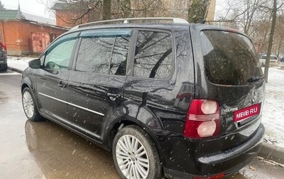 Volkswagen Touran III, 2010 год, 820 000 рублей, 1 фотография