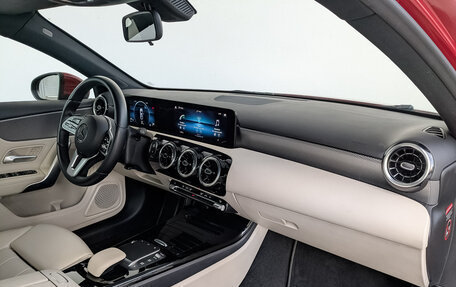 Mercedes-Benz A-Класс, 2020 год, 2 800 000 рублей, 13 фотография