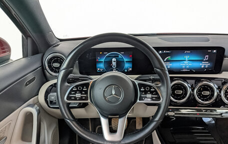 Mercedes-Benz A-Класс, 2020 год, 2 800 000 рублей, 22 фотография