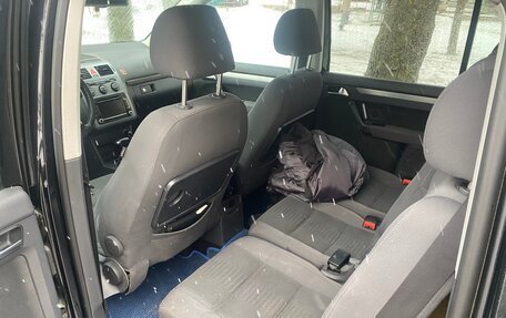 Volkswagen Touran III, 2010 год, 820 000 рублей, 6 фотография