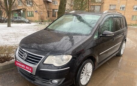 Volkswagen Touran III, 2010 год, 820 000 рублей, 4 фотография