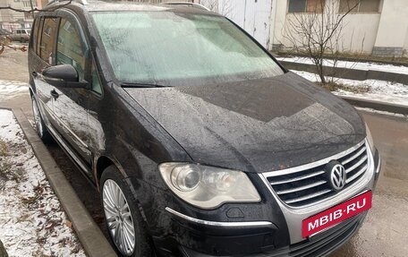 Volkswagen Touran III, 2010 год, 820 000 рублей, 3 фотография