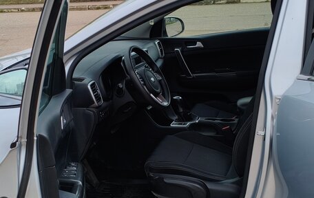 KIA Sportage IV рестайлинг, 2018 год, 1 823 000 рублей, 10 фотография