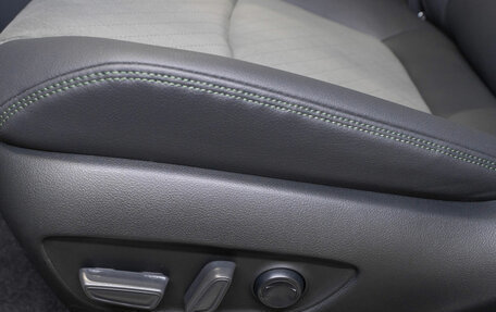 Toyota RAV4, 2025 год, 4 450 000 рублей, 17 фотография