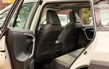 Toyota RAV4, 2025 год, 3 950 000 рублей, 19 фотография