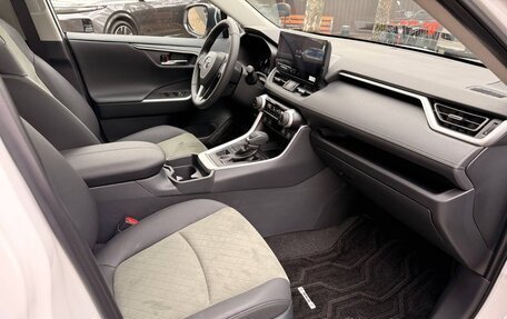 Toyota RAV4, 2025 год, 3 950 000 рублей, 25 фотография