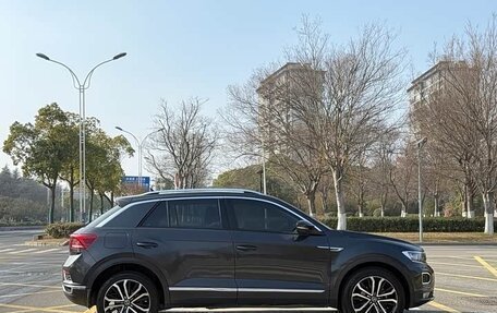 Volkswagen T-Roc I, 2021 год, 1 760 000 рублей, 2 фотография