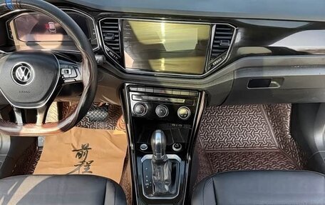 Volkswagen T-Roc I, 2021 год, 1 760 000 рублей, 13 фотография