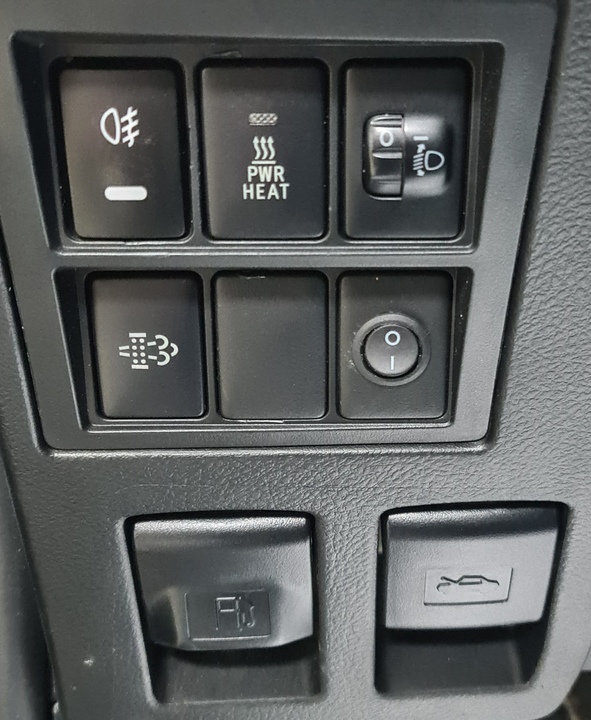 Toyota Hilux VIII, 2018 год, 2 680 000 рублей, 16 фотография