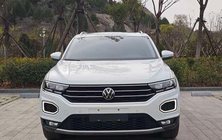 Volkswagen T-Roc I, 2022 год, 1 911 777 рублей, 2 фотография