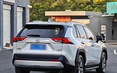 Toyota RAV4, 2025 год, 3 995 000 рублей, 4 фотография