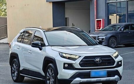 Toyota RAV4, 2025 год, 3 995 000 рублей, 2 фотография