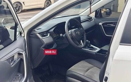 Toyota RAV4, 2025 год, 3 995 000 рублей, 6 фотография