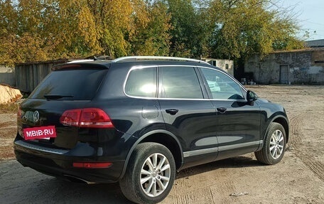 Volkswagen Touareg III, 2011 год, 1 350 000 рублей, 2 фотография