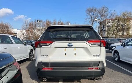 Toyota RAV4, 2024 год, 5 790 000 рублей, 2 фотография