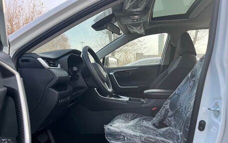 Toyota RAV4, 2024 год, 5 790 000 рублей, 13 фотография