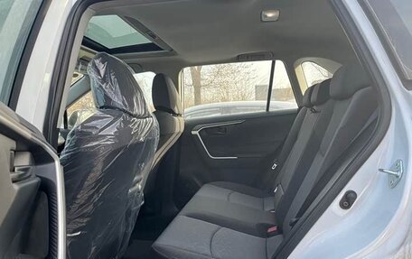 Toyota RAV4, 2024 год, 5 790 000 рублей, 12 фотография