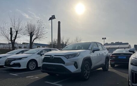 Toyota RAV4, 2024 год, 5 790 000 рублей, 5 фотография