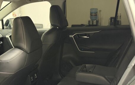 Toyota RAV4, 2019 год, 3 890 000 рублей, 12 фотография