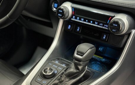 Toyota RAV4, 2019 год, 3 890 000 рублей, 13 фотография