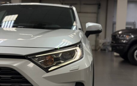 Toyota RAV4, 2019 год, 3 890 000 рублей, 21 фотография