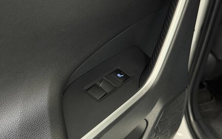 Toyota RAV4, 2019 год, 3 890 000 рублей, 14 фотография