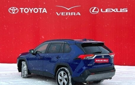Toyota RAV4, 2021 год, 4 050 000 рублей, 3 фотография