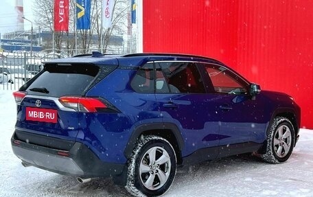 Toyota RAV4, 2021 год, 4 050 000 рублей, 6 фотография