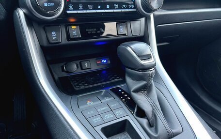 Toyota RAV4, 2021 год, 4 050 000 рублей, 16 фотография