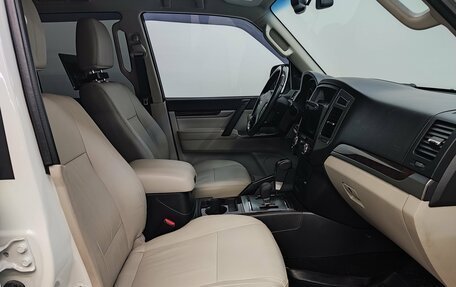 Mitsubishi Pajero IV, 2020 год, 4 150 000 рублей, 15 фотография