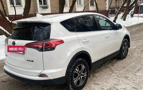 Toyota RAV4, 2017 год, 2 400 000 рублей, 4 фотография