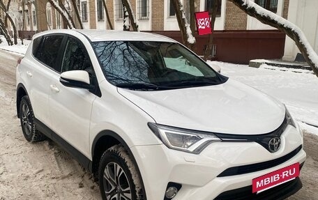 Toyota RAV4, 2017 год, 2 400 000 рублей, 3 фотография
