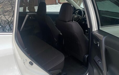 Toyota RAV4, 2017 год, 2 400 000 рублей, 10 фотография