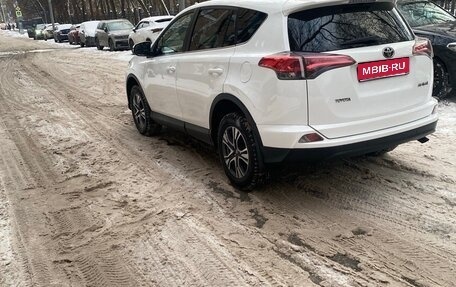 Toyota RAV4, 2017 год, 2 400 000 рублей, 6 фотография