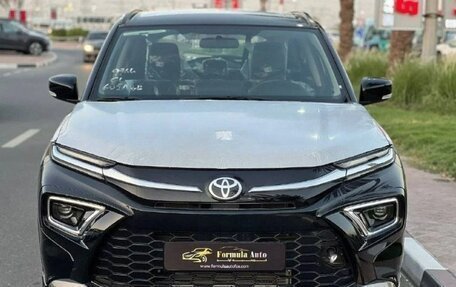 Toyota Urban Cruiser, 2024 год, 2 990 000 рублей, 2 фотография