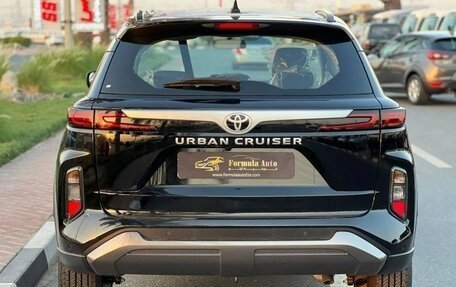 Toyota Urban Cruiser, 2024 год, 2 990 000 рублей, 4 фотография