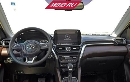 Toyota Urban Cruiser, 2024 год, 2 990 000 рублей, 17 фотография