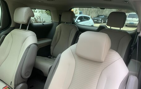 KIA Carnival, 2025 год, 7 490 000 рублей, 13 фотография