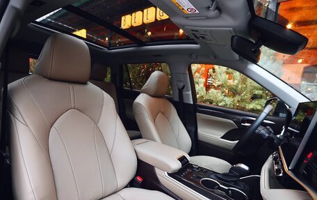 Toyota Highlander, 2025 год, 5 680 000 рублей, 34 фотография