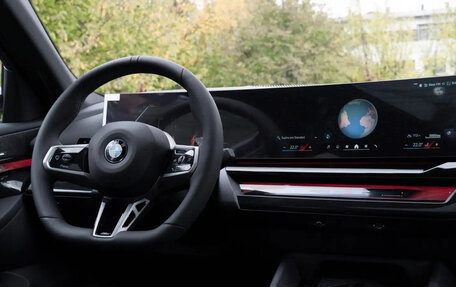 BMW 5 серия, 2025 год, 10 890 000 рублей, 9 фотография