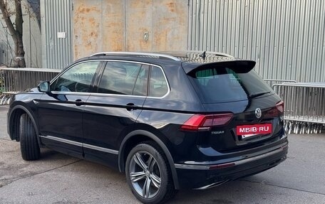 Volkswagen Tiguan II, 2018 год, 2 950 000 рублей, 2 фотография