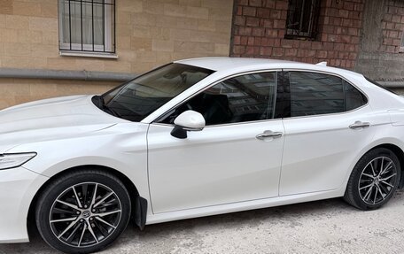 Toyota Camry, 2019 год, 2 640 000 рублей, 4 фотография