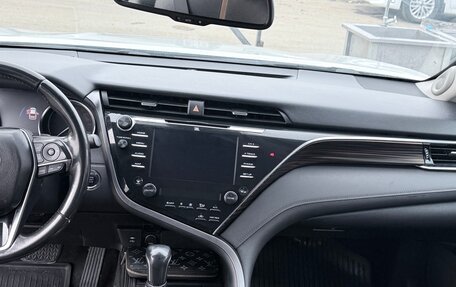 Toyota Camry, 2019 год, 2 640 000 рублей, 6 фотография