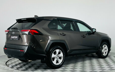 Toyota RAV4, 2020 год, 2 850 000 рублей, 5 фотография
