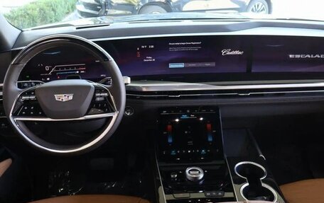 Cadillac Escalade V, 2025 год, 15 441 000 рублей, 15 фотография