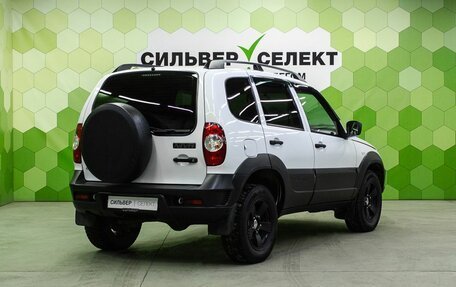 Chevrolet Niva I рестайлинг, 2018 год, 800 000 рублей, 2 фотография