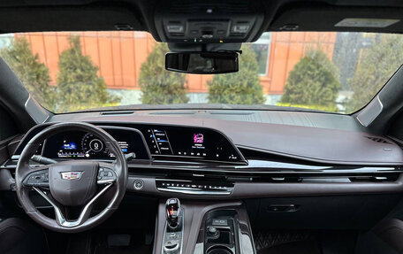 Cadillac Escalade V, 2022 год, 8 750 000 рублей, 9 фотография