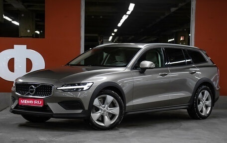 Volvo V60 Cross Country II, 2020 год, 3 849 000 рублей, 1 фотография