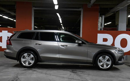 Volvo V60 Cross Country II, 2020 год, 3 849 000 рублей, 4 фотография